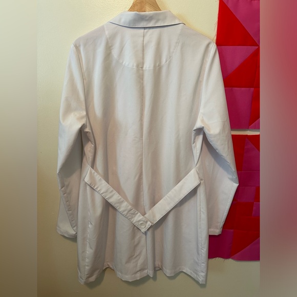 Lab Coat - Picture 3 of 4